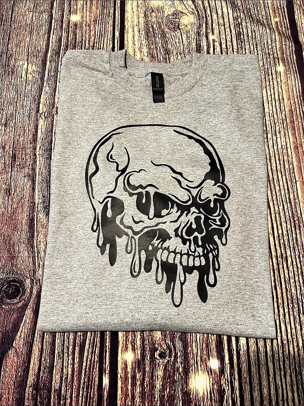 Gildan Men's Skull Graphic Long Sleeve Gray